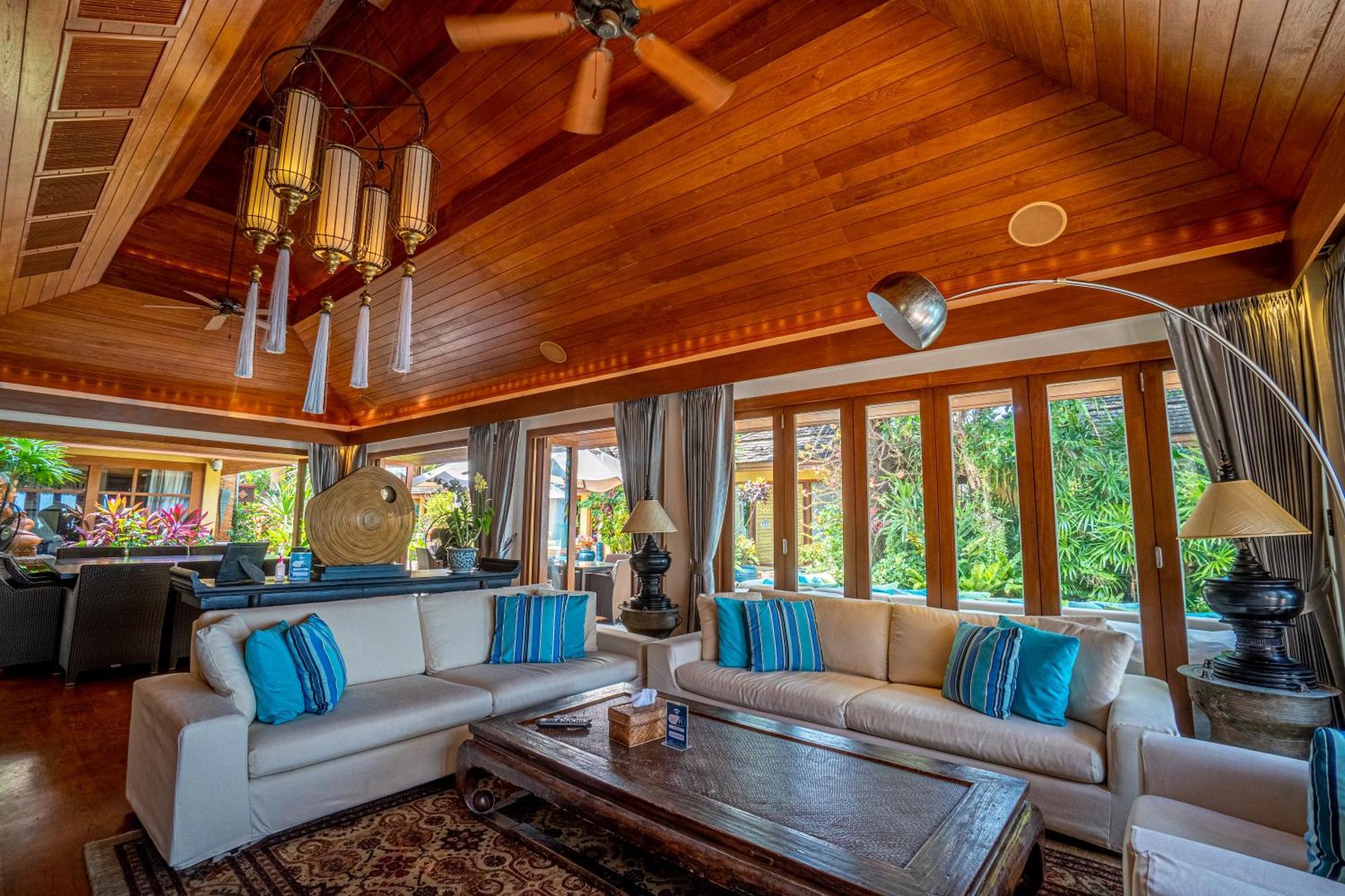 Upni Duniya - Luxury, Beachfront 9-Suites Villa Bang Rak Beach  Exterior photo